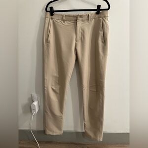 Like New Boss Men’s Commuter Slim Fit Pants in Medium Beige, size: 32R
